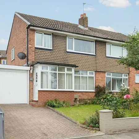 Delightful Garforth Home Exterior photo